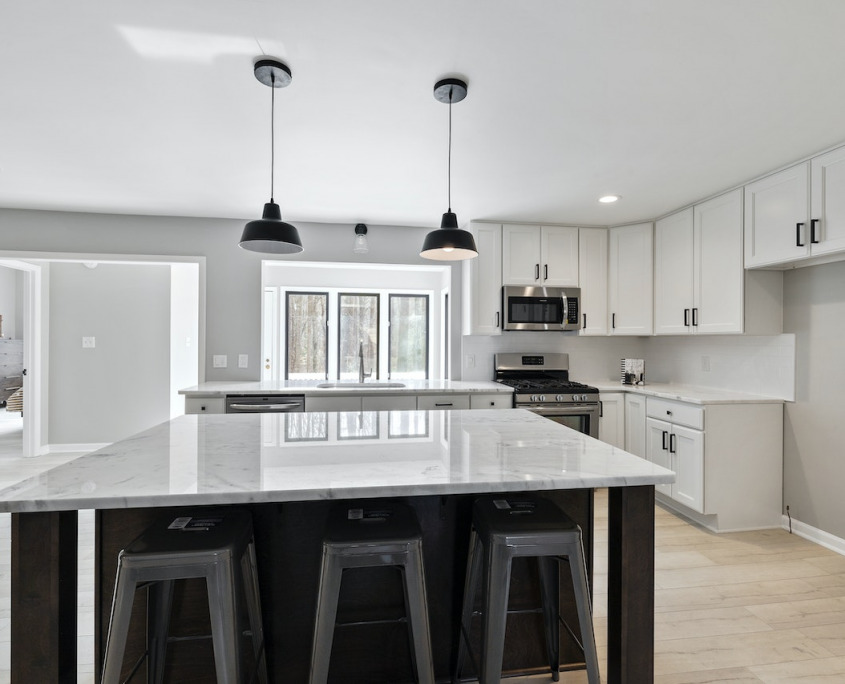 Quartz vs Granite: Which One Is Better For Your Kitchen | Home Art Tile Kitchen and Bath